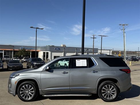 Used 2023 Chevrolet Traverse Premier image 3