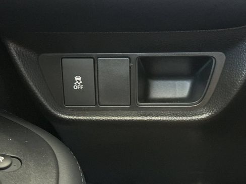 Certified 2026 Honda HR-V LX image 32