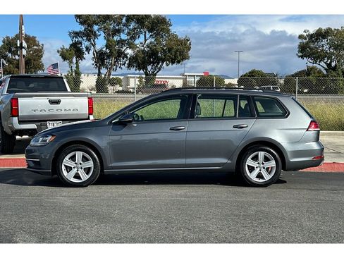 Used 2018 Volkswagen Golf SE image 7