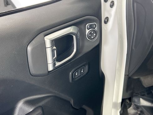 Used 2022 Jeep Gladiator Sport AWD/4WD image 16