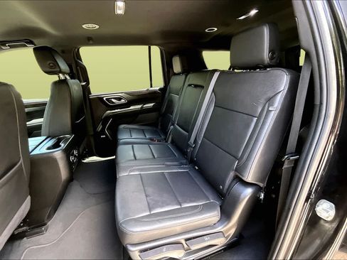 Used 2024 Chevrolet Suburban LT AWD/4WD image 21