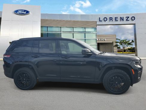 Used 2024 Jeep Grand Cherokee Limited w/ Black Appearance Package image 4