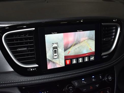 New 2026 Chrysler Pacifica Select image 14