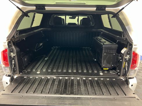 Used 2018 Toyota Tacoma Limited image 30