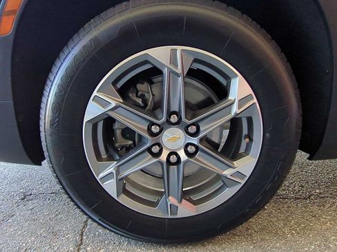 Used 2025 Chevrolet Blazer LT FWD image 28