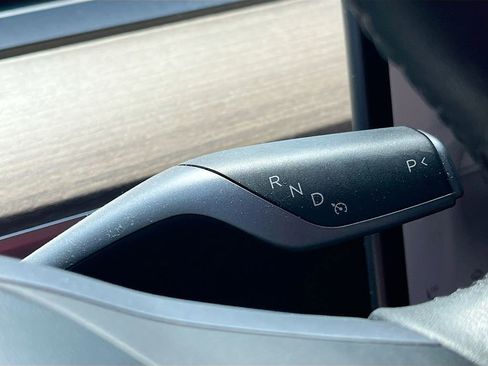 Used 2024 Tesla Model Y Long Range RWD image 17