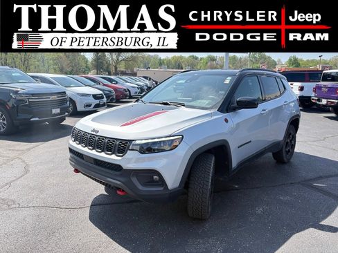 Used 2024 Jeep Compass Trailhawk w/ Trailhawk Elite Group AWD/4WD image 3