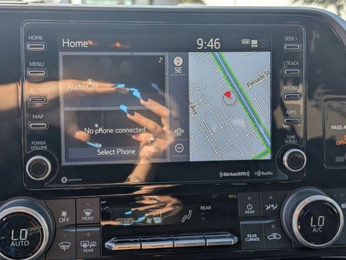 Used 2022 Toyota Highlander XLE AWD/4WD image 12