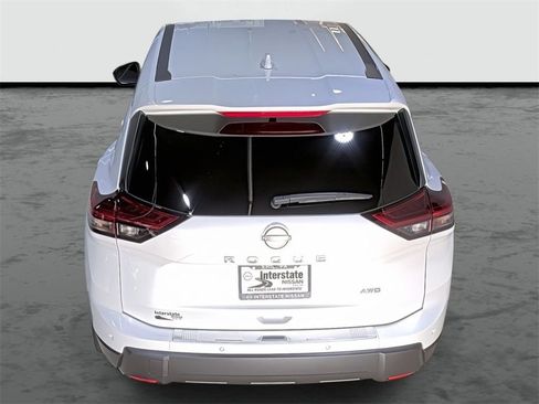 Used 2025 Nissan Rogue SV image 3