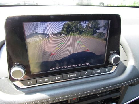 Used 2024 Nissan Rogue S AWD/4WD image 13