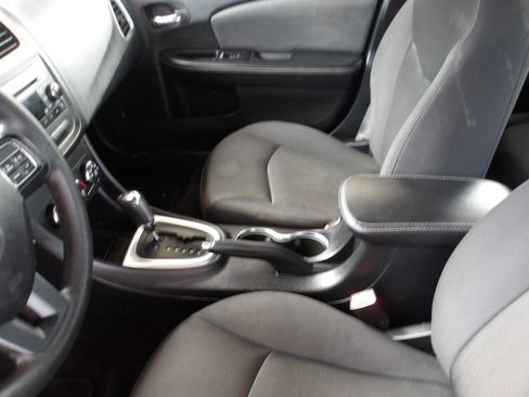 Used 2014 Dodge Avenger SE w/ Rallye Appearance Group FWD image 15