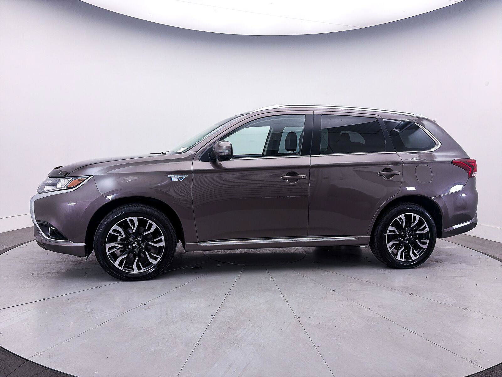 Used 2018 Mitsubishi Outlander SEL AWD/4WD image 32