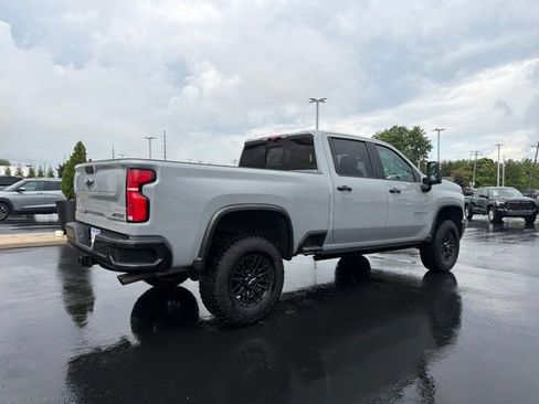 Used 2024 Chevrolet Silverado 2500 ZR2 w/ Technology Package AWD/4WD image 8