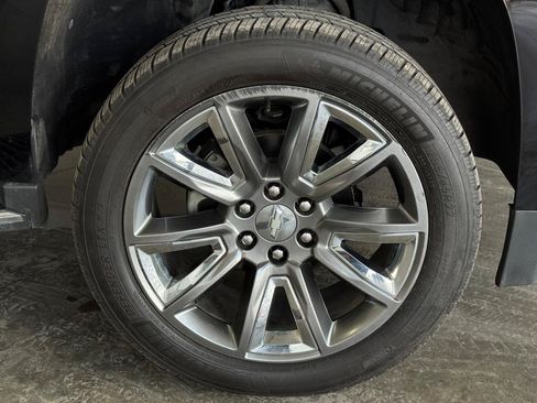 Used 2018 Chevrolet Suburban Premier AWD/4WD image 30