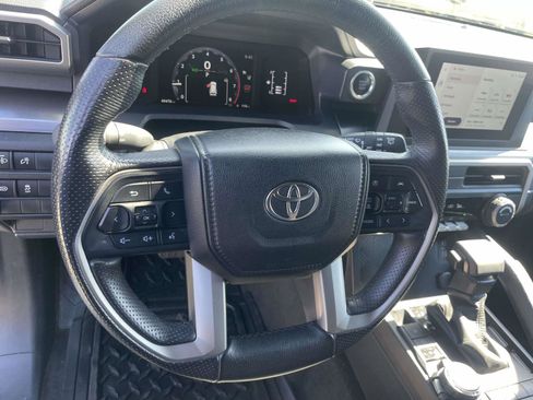 Used 2025 Toyota 4Runner SR5 AWD/4WD image 13