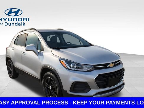 Used 2018 Chevrolet Trax LT w/ LT Convenience Package FWD image 3