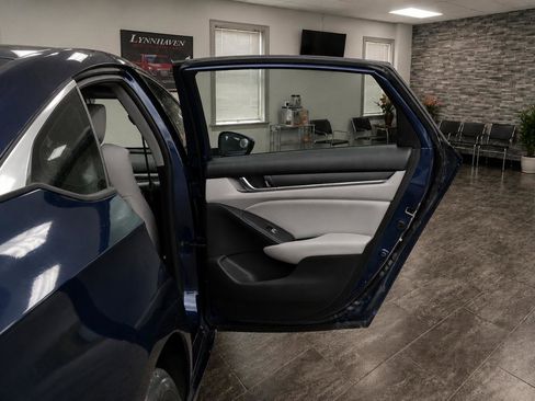 Used 2018 Honda Accord LX image 19
