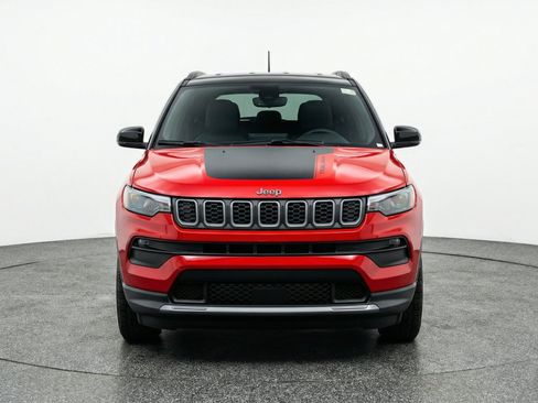 Used 2025 Jeep Compass Trailhawk AWD/4WD image 2