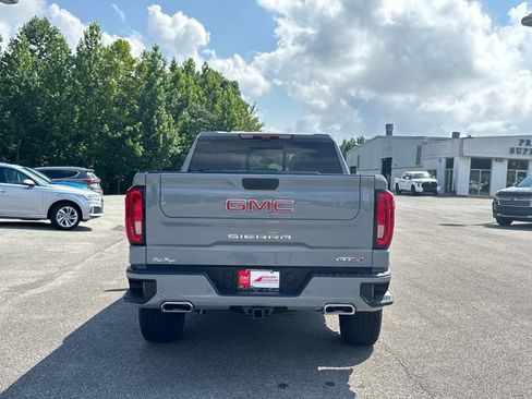 Used 2025 GMC Sierra 1500 AT4 w/ Technology Package AWD/4WD image 4