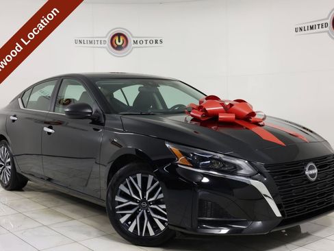 Used 2025 Nissan Altima 2.5 SV FWD image 1