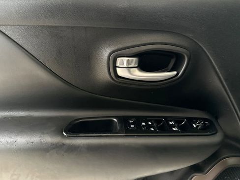 Used 2023 Jeep Renegade Latitude AWD/4WD image 12