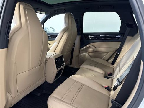 Certified 2021 Porsche Cayenne E-Hybrid AWD/4WD image 25