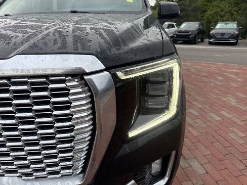 Used 2021 GMC Yukon Denali w/ Denali Premium Package AWD/4WD image 23