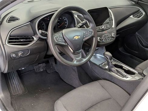 Used 2024 Chevrolet Malibu LT image 11