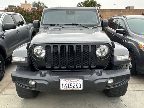 Used 2021 Jeep Gladiator Sport image 7