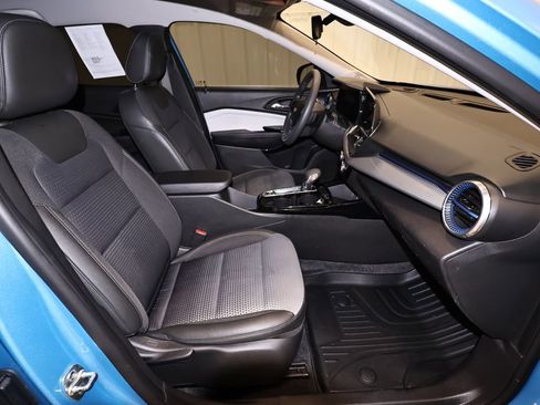Used 2025 Chevrolet Trax LT FWD image 18