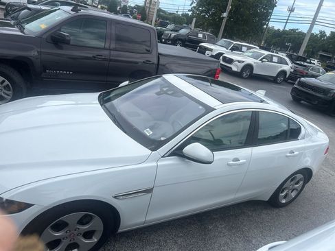 Used 2017 Jaguar XE RWD image 4