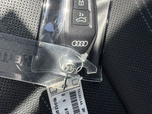 Used 2025 Audi Q6 e-tron Premium Plus w/ Premium Plus AWD/4WD image 38