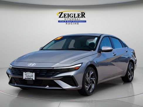 Certified 2026 Hyundai Elantra Limited FWD image 3
