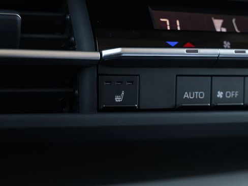 New 2026 Toyota Sienna XLE image 4