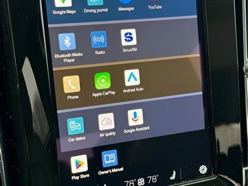 Used 2024 Volvo XC40 B5 Plus image 13