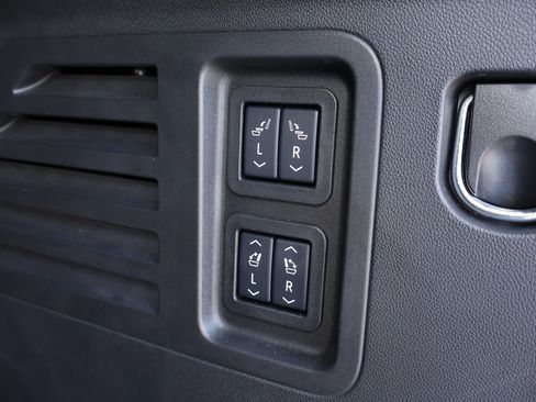 Used 2025 Chevrolet Traverse High Country w/ LPO, Floor Liner Package AWD/4WD image 30