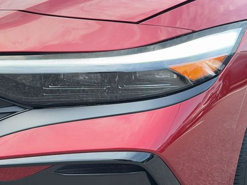 Used 2025 Hyundai Elantra Limited w/ Cargo Package FWD image 7