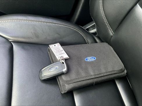 Used 2022 Ford Explorer XLT w/ Equipment Group 202A image 10