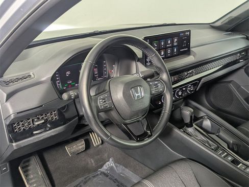 Used 2023 Honda Accord Sport image 11