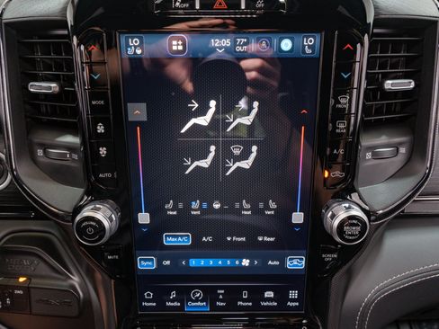 Used 2024 RAM 2500 Limited image 23