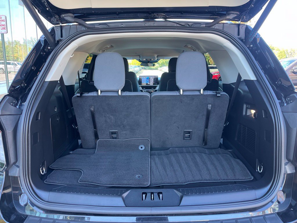 Used 2025 Ford Explorer Active AWD/4WD image 11