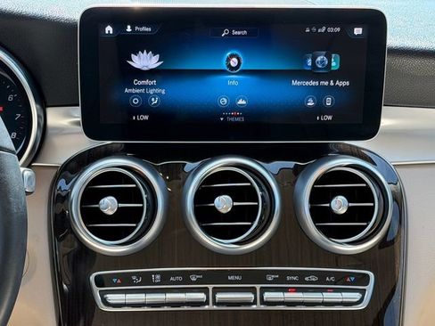 Used 2022 Mercedes-Benz GLC 300 4MATIC image 17