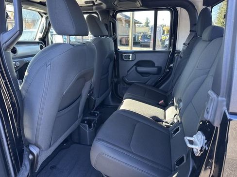 Used 2022 Jeep Gladiator Sport image 11
