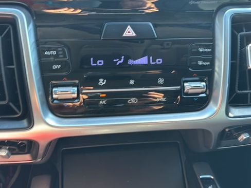 Used 2023 Kia Sorento S w/ Panoramic Sunroof Package FWD image 28