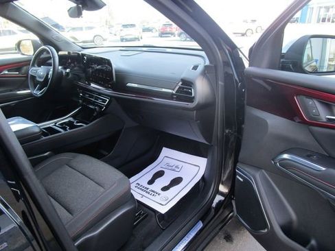 Certified 2024 Chevrolet Traverse Z71 w/ Enhanced Driving Package image 24