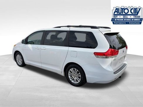Used 2014 Toyota Sienna XLE FWD image 5