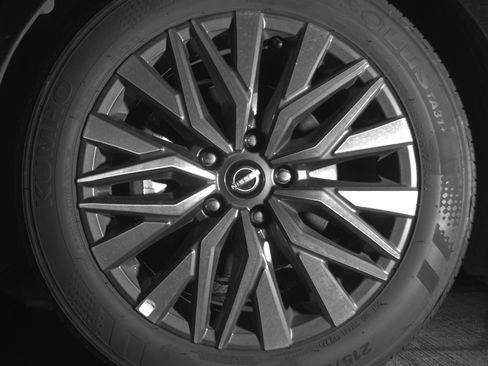 Used 2025 Nissan Altima 2.5 SV FWD image 12
