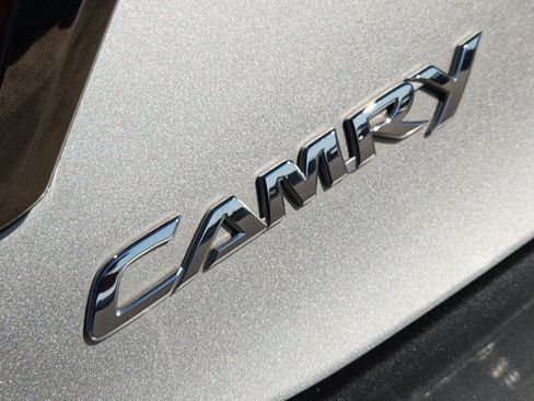 Used 2017 Toyota Camry SE image 12