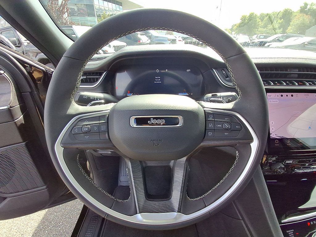 Used 2025 Jeep Grand Cherokee L Limited AWD/4WD image 22