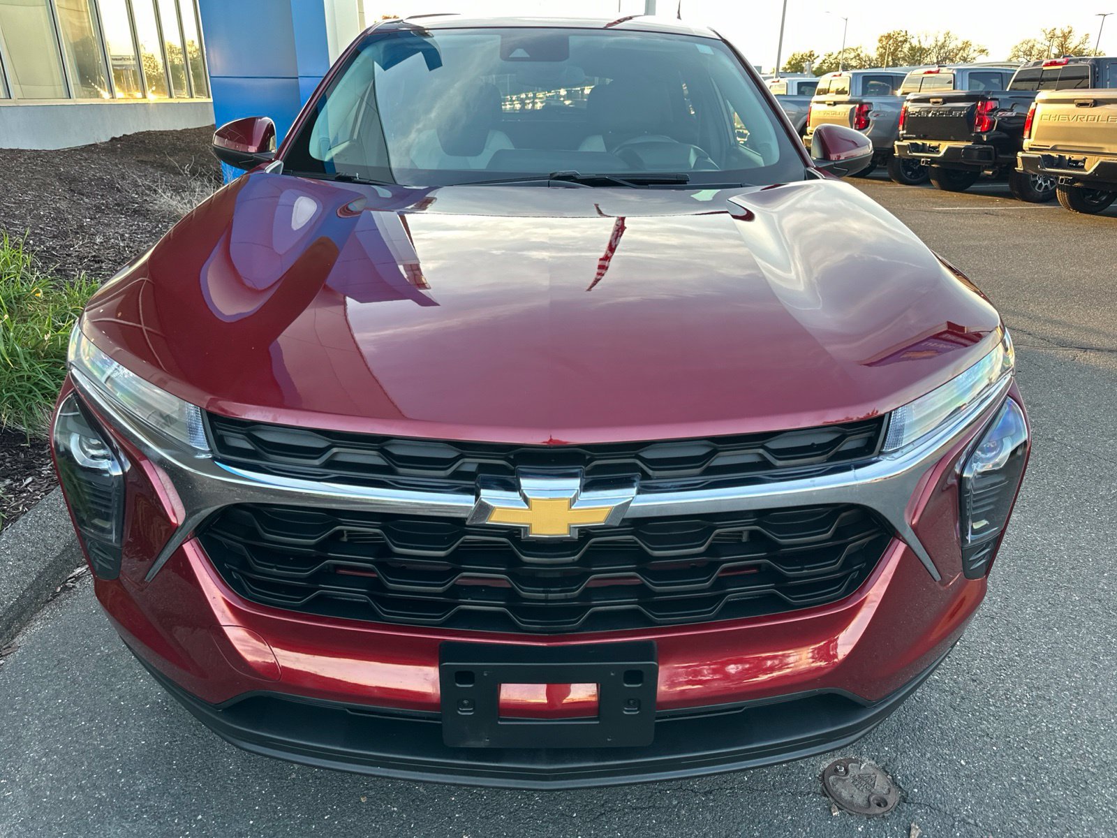 Used 2025 Chevrolet Trax LS w/ LS Convenience Package FWD image 2